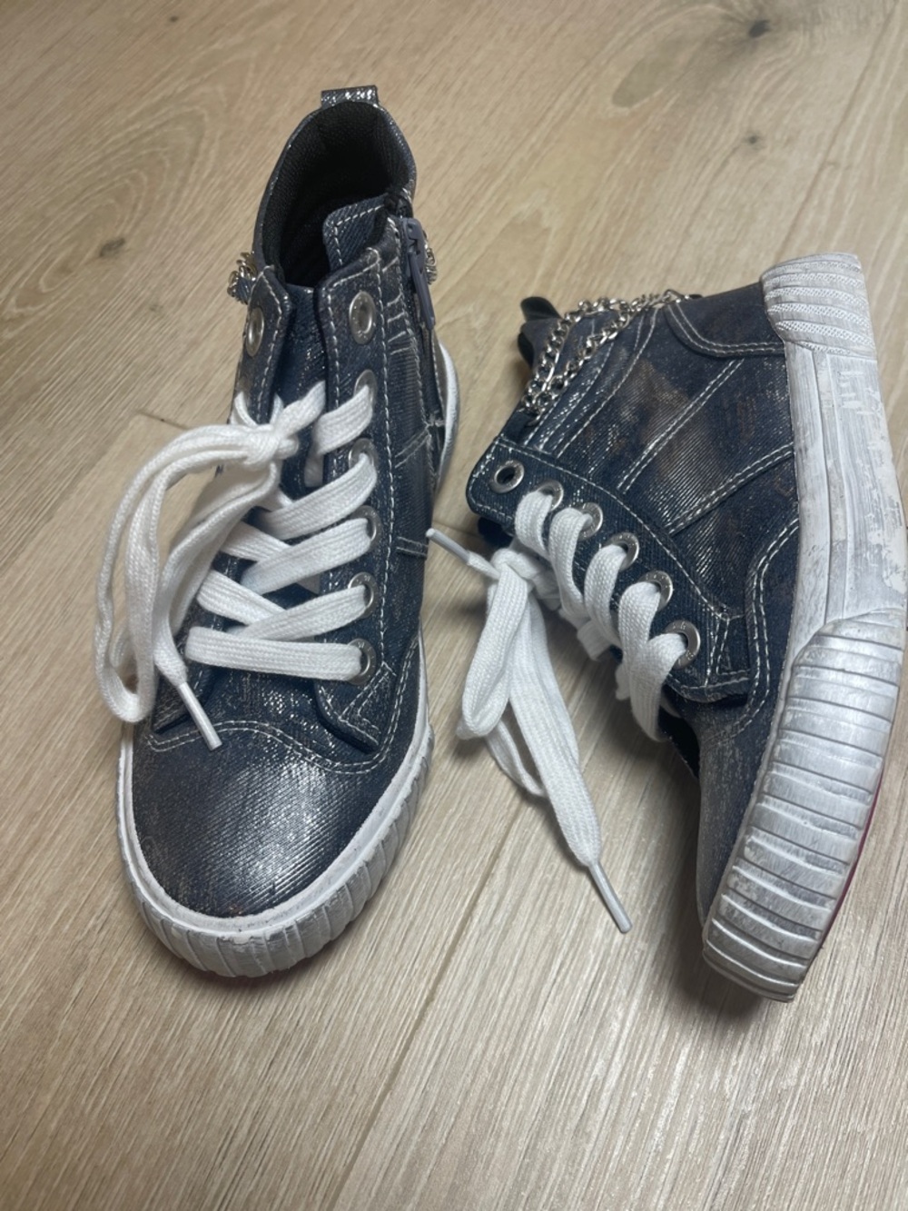 Blowfish Metallic Gray  High-Top  Girls Sneakers with White Laces Size: 13